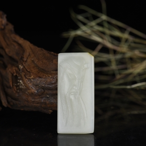 籽料和田白玉关公吊坠