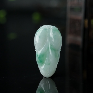 糯冰种飘翠翡翠大业有成吊坠
