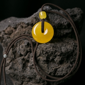 鸡油黄蜜蜡平安扣吊坠