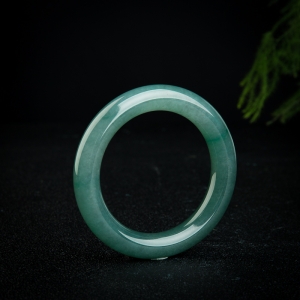 56.6mm糯冰种暗绿翡翠圆镯