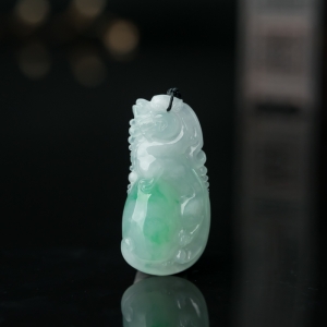 糯种飘翠翡翠貔貅吊坠