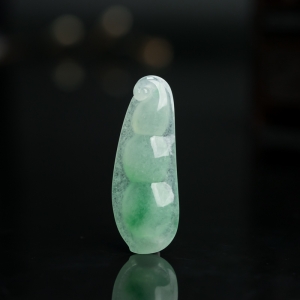 糯冰种飘翠翡翠福豆吊坠