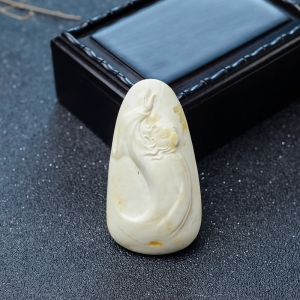 象牙白白蜜问天吊坠