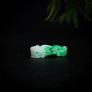 糯种飘翠翡翠貔貅吊坠
