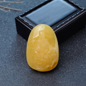 带皮鸡油黄蜜蜡王安石吊坠