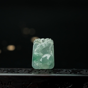 糯冰种飘翠翡翠子鼠吊坠