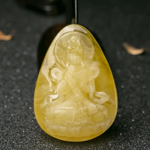 鸡油黄蜜蜡观音吊坠