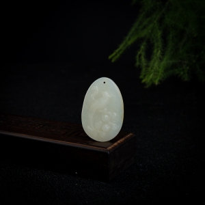 籽料和田白玉喜上眉梢吊坠