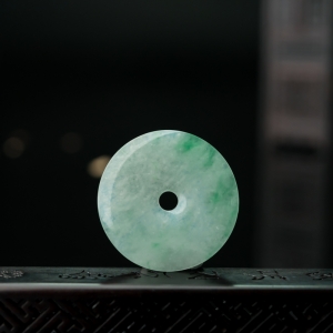 糯冰种飘翠翡翠平安扣吊坠