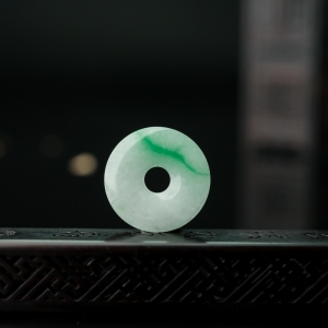 糯冰种飘翠翡翠平安扣吊坠