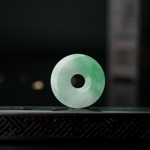 糯冰种飘翠翡翠平安扣吊坠