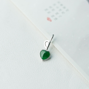 18K糯种翠绿翡翠桃心吊坠