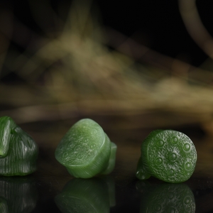 山料和田碧玉菠菜绿莲子吊坠