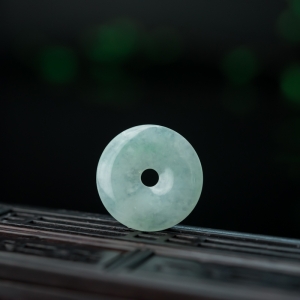 糯冰种飘翠翡翠平安扣吊坠