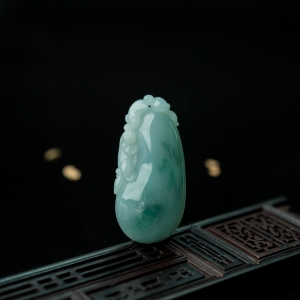 糯种飘翠翡翠福瓜吊坠