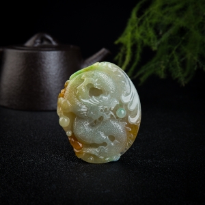 糯冰种俏色黄翡辰龙吊坠