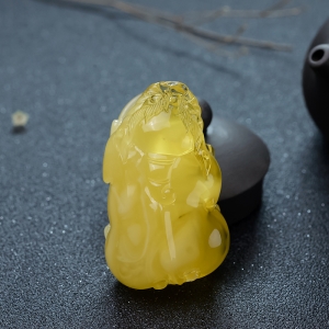 鸡油黄蜜蜡貔貅吊坠