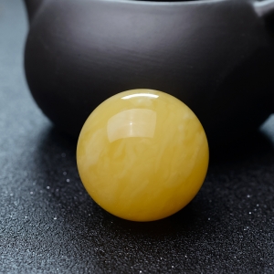 32mm鸡油黄蜜蜡圆珠
