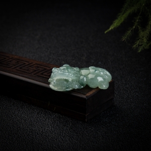 糯冰种飘花翡翠貔貅吊坠