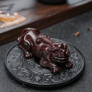 小叶紫檀貔貅摆件