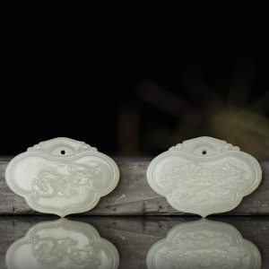 籽料和田白玉平安锁吊坠组合