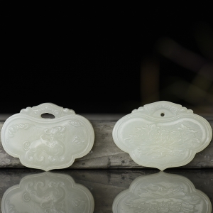 籽料和田白玉平安锁吊坠组合