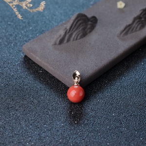 18K沙丁珊瑚圆珠吊坠