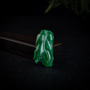 糯种深绿翡翠金枝玉叶吊坠