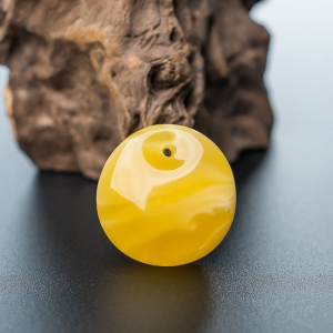 鸡油黄蜜蜡平安扣吊坠