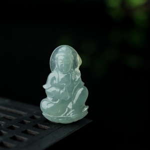 糯冰种晴水翡翠观音吊坠