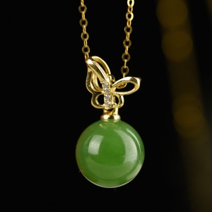 18K金山料和田碧玉圆珠蝴蝶项链
