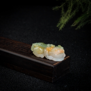 糯种俏色黄翡貔貅吊坠