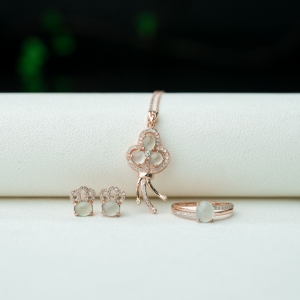 925银镶糯冰种翡翠三件套