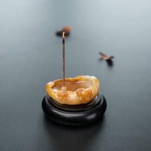 籽料俏色和田玉荷塘情趣香插