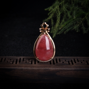 18K红纹石水滴吊坠