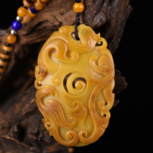 籽料和田黄沁龙凤鸡心佩吊坠