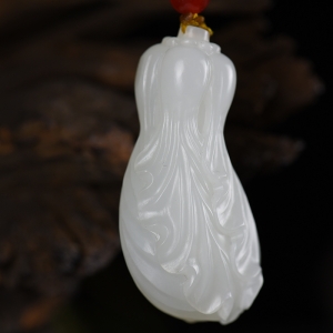 籽料和田羊脂白玉摆财吊坠