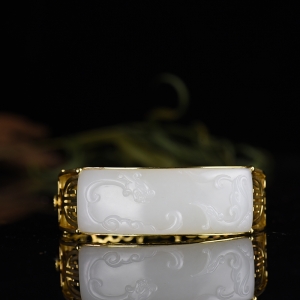 18k金镶籽料和田白玉龙凤手镯