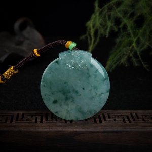 糯冰种飘花翡翠守护符吊坠