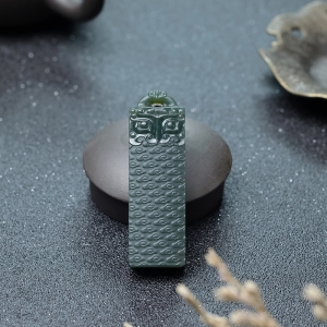 山料和田青玉兽面吊坠