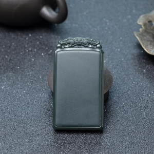 山料和田青玉平安无事牌吊坠