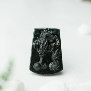 糯冰种墨翠辰龙吊坠