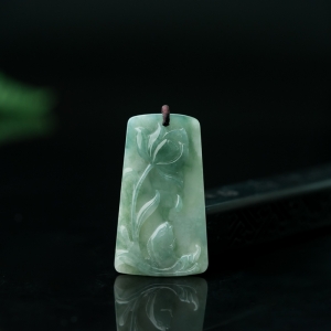 糯种浅绿翡翠年年有余吊坠