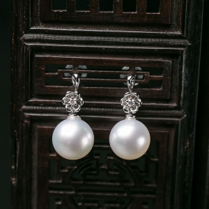 18K海水白色珍珠耳坠