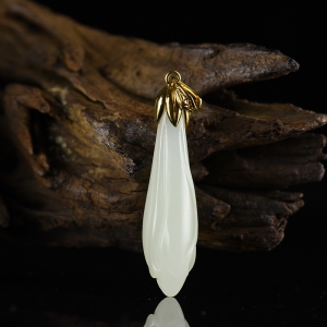 18k金镶籽料和田白玉玉兰花吊坠