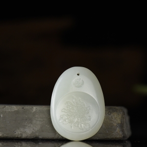 山料和田白玉正直不屈吊坠