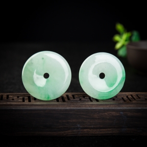 糯冰种飘翠翡翠平安扣吊坠两件