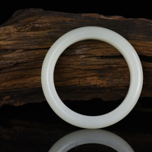 56.0mm山流水料和田白玉扁镯