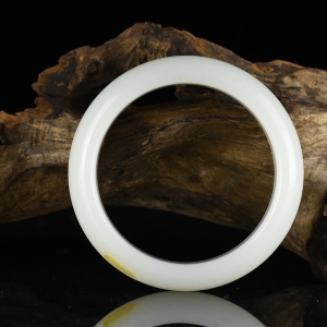 58.5mm籽料和田白玉扁镯