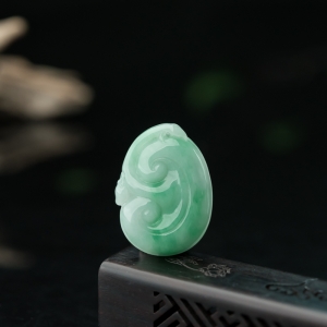 糯种飘翠翡翠如意吊坠